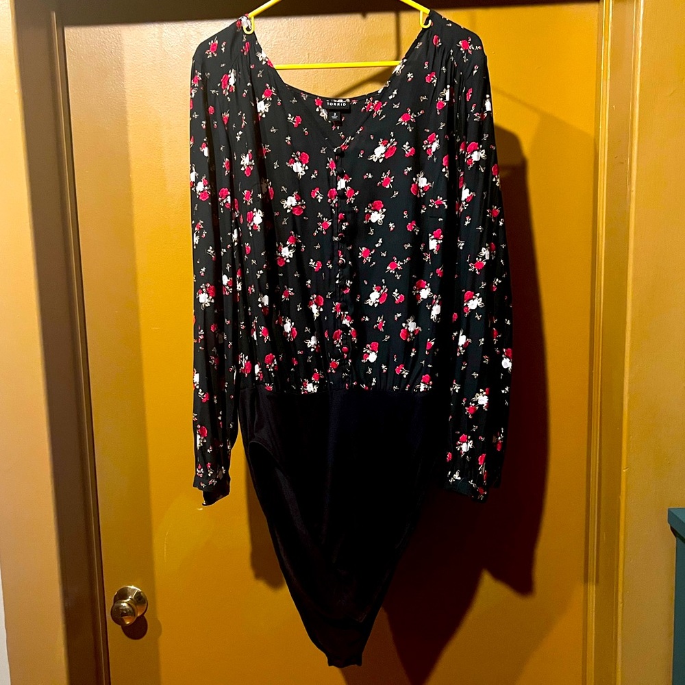 Torrid long sleeve bodysuit in black with rose floral print size 2